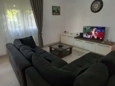 Tirane, jepet me qera apartament 2+1+Aneks+Ballkon Kati 3, 480 € (fresku , linze)
