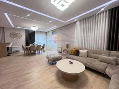 Tirane, jepet me qera apartament 3+1+2+2 Poste Parkimi,  Kati 7, 175 m² 2.000 € (Shkolla e Kuqe)