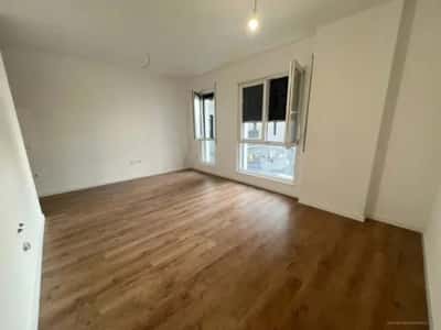 [BZ21043] Tirane, jepet me qera zyre Kati 1, 50 m² 450 €