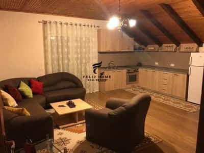Tirane, jepet me qera apartament 3+1 Kati 3, 120 m² 600 € (XHAMLLIKU)