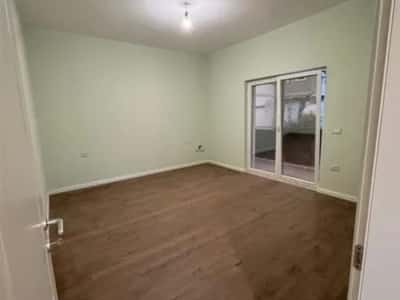 Tirane, jepet me qera apartament 3 Katshe , 220 m² 1.500 € (KOMBINAT)