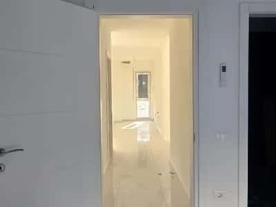 Tirane, jepet me qera zyre Kati 1, 110 m² 650 € (Jordan Misja)
