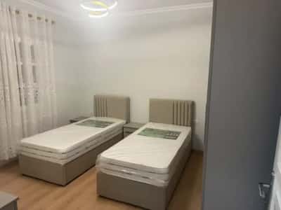 Tirane, jepet me qera Banesë 1+1 Kati 1, Mobiluar,Çmimi 40.000 Lekë të Reja, Pranë UET-së, në Porcelan, Tiranë.