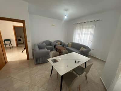 Jepen me qera apartament 1+1 prane Semaforit 1 te  Kënetë