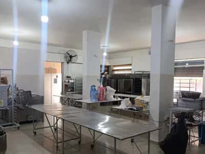 Tirane, jepet me qera dyqan Kati 0, 200 m² 900 € (PALLATI ME SHIGJETA)