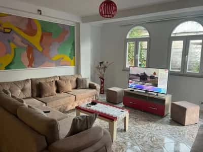Tirane, jepet me qera apartament 2+1 Kati 2, 160 m² 650 € (stacioni i trenit)