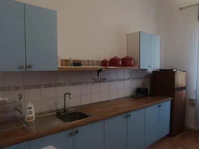 Tirane, jepet me qera apartament 3+1 Kati 1, 100 m² 700 € (RRUGA E BARRIKADAVE)