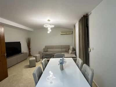 Tirane, jepet me qera apartament 2+1+Ballkon Kati 5, 140 m² 550 € (KODRA E PRIFTIT)