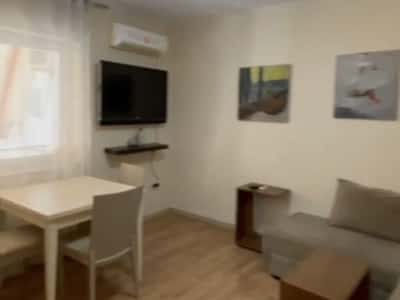 Jepet apartament 2+1 me qira tek Rruga e Durresit , prane Hotel Eden .