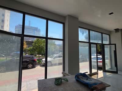 DYQAN ME QIRA PRANË KRYQIT TË KUQ – VLORË