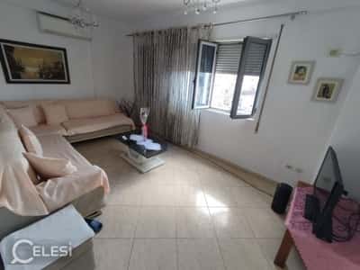 Jepet me qira apartament 2+1+2+Kuzhine e Vecuar , tek Rruga Fortuzi, Prane Ministrise se Drejtesise , Bulevardi Zogu i Pare .