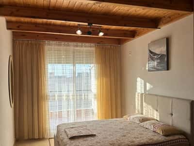 Jepet apartament duplex 2+1+2+Verande me qira tek Fizika Berthamore , Fresku