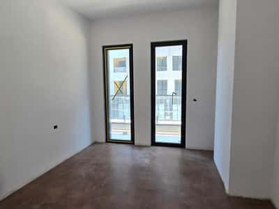 Jepet ambient biznesi me qira tek Kompleksi Square 21 , Rruga e Kavajes , 21 Dhjetori .