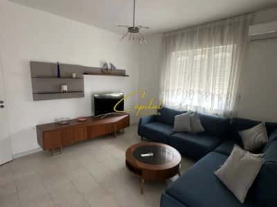 Tirane, jepet me qera apartament 2+1 Kati 3, 110 m² 600 € (PAZARI I RI)