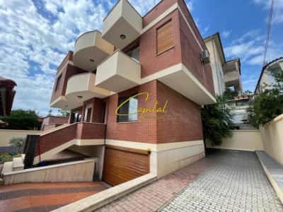 Tirane, jepet me qera Vile 3 Katshe Kati 4, 254 m² 1.300 € (KODRA E PRIFTIT)