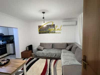 Tirane, jepet me qera apartament 2+1 Kati 1, 100 m² 550 € (BRRYLI)