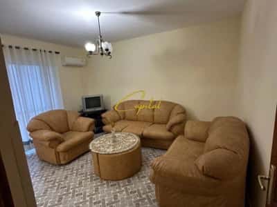Tirane, jepet me qera apartament 3+1 Kati 4, 90 m² 550 € (BULEVARDI ZOGU I)