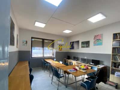 Tirane, jepet me qera ambjent biznesi Kati 3, 100 m² 850 € (ISH BLLOKU)