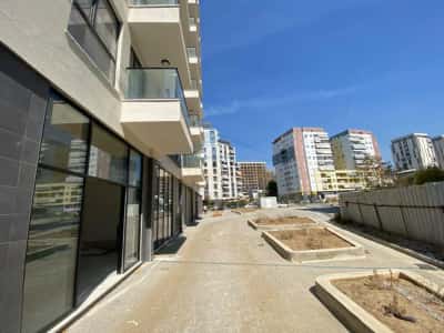 Tirane, jepet me qera ambjent biznesi Kati 0, 127 m² 2.300 € (Fusha e Aviacionit, Rezidenca Turdiu)
