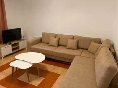 Jepet me qera apartament 1+1 tek Rruga Irfan Tomini 40,000 LEK
