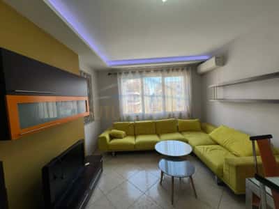 Tirane, jepet me qera apartament 2+1 Kati 5, 110 m² 550 € (UNAZA E RE)