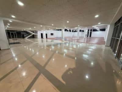 Tirane, jepet me qera Kapanon , 2.700 m² 6.500 € (VORE)