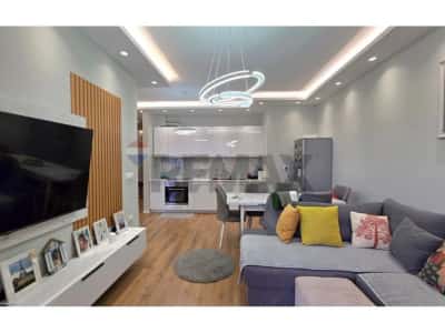 Vlore, jepet me qera apartament 2+1+Ballkon Kati 8, 75 m² 400 € (Blv.Ismail Qemali, Vlore)