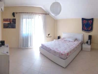 Tirane, jepet me qera Vile 3 Katshe Kati 3, 270 m² 2.000 € (DON BOSKO)