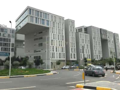 Tirane, jepet me qera ambjent biznesi Kati 4, 66 m² 730 €