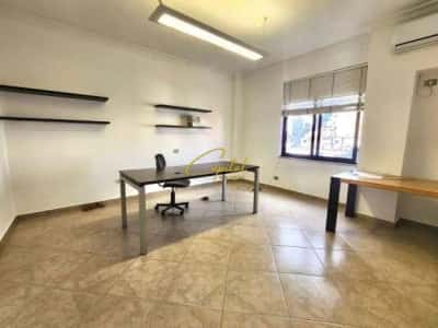 Tirane, jepet me qera zyre Kati 4, 30 m² 350 € (SHESHI WILLSON)