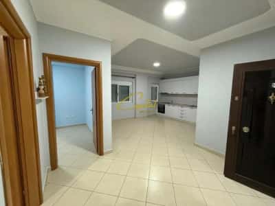 Tirane, jepet me qera apartament 2+1 Kati 4, 86 m² 500 € (PAZARI I RI)