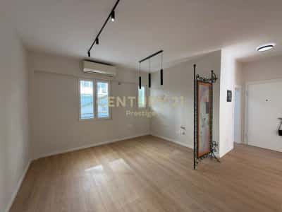 Tirane, jepet me qera ambjent biznesi Kati 1, 70 m² 750 €