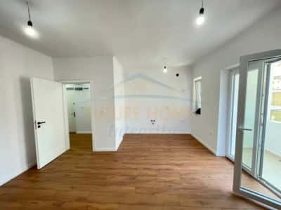 Tirane, shitet apartament 1+1, Kati 3, 60 m² (Shkolla e Kuqe) 16,000,000 Lekë