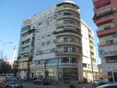 Shkoder, Shitet Apartament 2+1+Ballkon, Kati 5 teknik, me siperfaqe 100 m2, Cmimi Fillestar 9,500,000 Leke