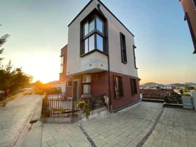 Tirane, Shitet Vile 3 Katshe , 162 m² 270.000 € (KOMBINAT)