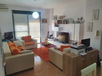 Tirane, jepet me qera apartament 2+1+Ballkon Kati 3, 100 m² 600 € (PAZARI I RI)