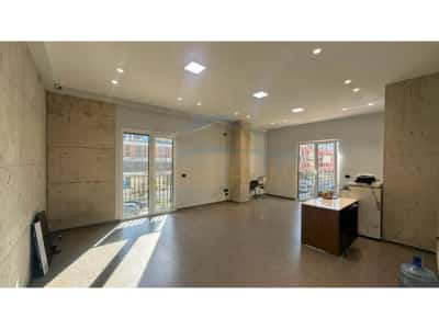 Tirane, jepet me qera ambjent biznesi Kati 1, 137 m² 1.500 € (Unaza e Re)