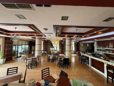 Tirane, jepet me qera lokal , 200 m² 1.600 € (PORCELAN)