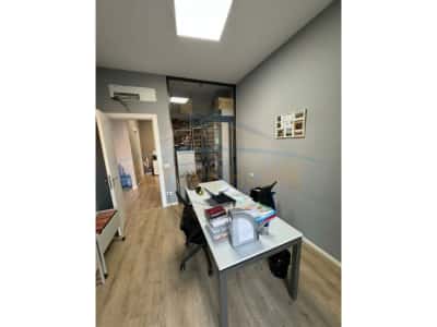 Tirane, jepet me qera ambjent biznesi Kati 1, 69 m² 800 € (Unaza e Re)