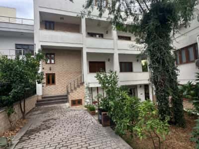 Tirane, jepet me qera Vile Kati 4, 135 m² 2.500 € (Vilat Gjermane)