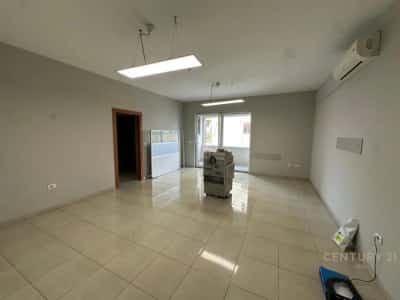 Tirane, jepet me qera ambjent biznesi Kati 5, 126 m² 1500€ (Rruga e Bogdaneve)