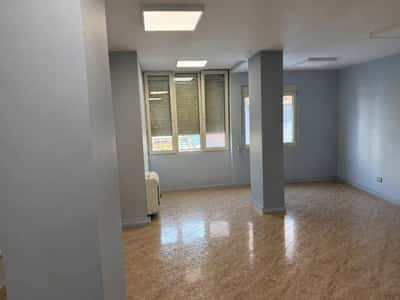Qira, Ambient Biznesi, Pazari i Ri, Tirane.