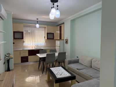 Tirane, jepet me qera apartament 2+1+Ballkon , 70 m² 500 € (Materniteti i Ri)