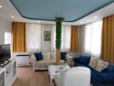 Apartament luksoz me qira , garazh , verandë dhe pamje deti