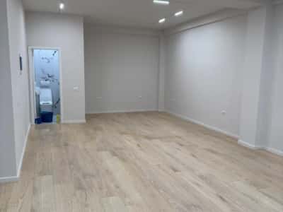 Tirane, jepet me qera dyqan Kati 1, 80 m² 700 € (Rruga Xhanfize Keko, ngjitur me UET)