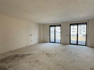 Qera, Ambient Biznesi, Kinostudio, Tirane