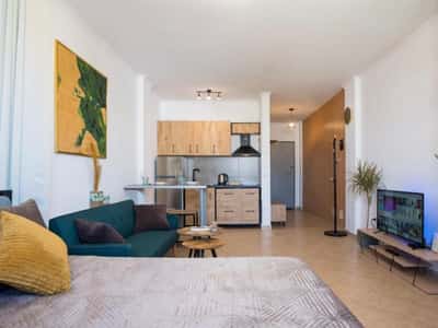 Shitet Garsoniere ne plazh iliria , 50 M2 , 65,000€ !