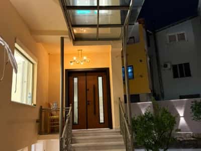 Tirane, shitet shtepi 4+1 Kati 2, 141 m² (rruga e kavajes)