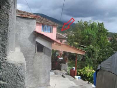 Shitet Tokë dhe Ndërtese 138 m², Cmimi Fillestar 8.000.000 Leke (Lagja Tregu, Peshkopi)