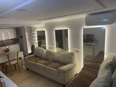 Tirane, jepet me qera apartament 1+1+Ballkon Kati 1, 55 m² 530 € (BLLOKU)